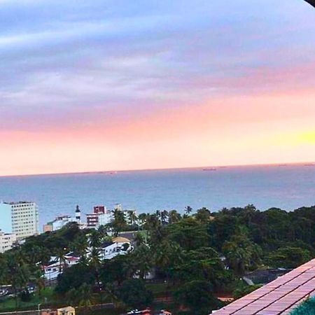 Lindo Apt Vista Mar Completo Com Piscina No Rooftop Do Edf, Proximo Ao Porto Da Barra Salvador Exterior photo