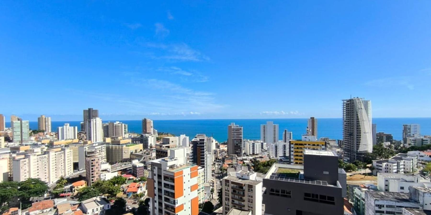 Lindo Apt Vista Mar Completo Com Piscina No Rooftop Do Edf, Proximo Ao Porto Da Barra Salvador Exterior photo
